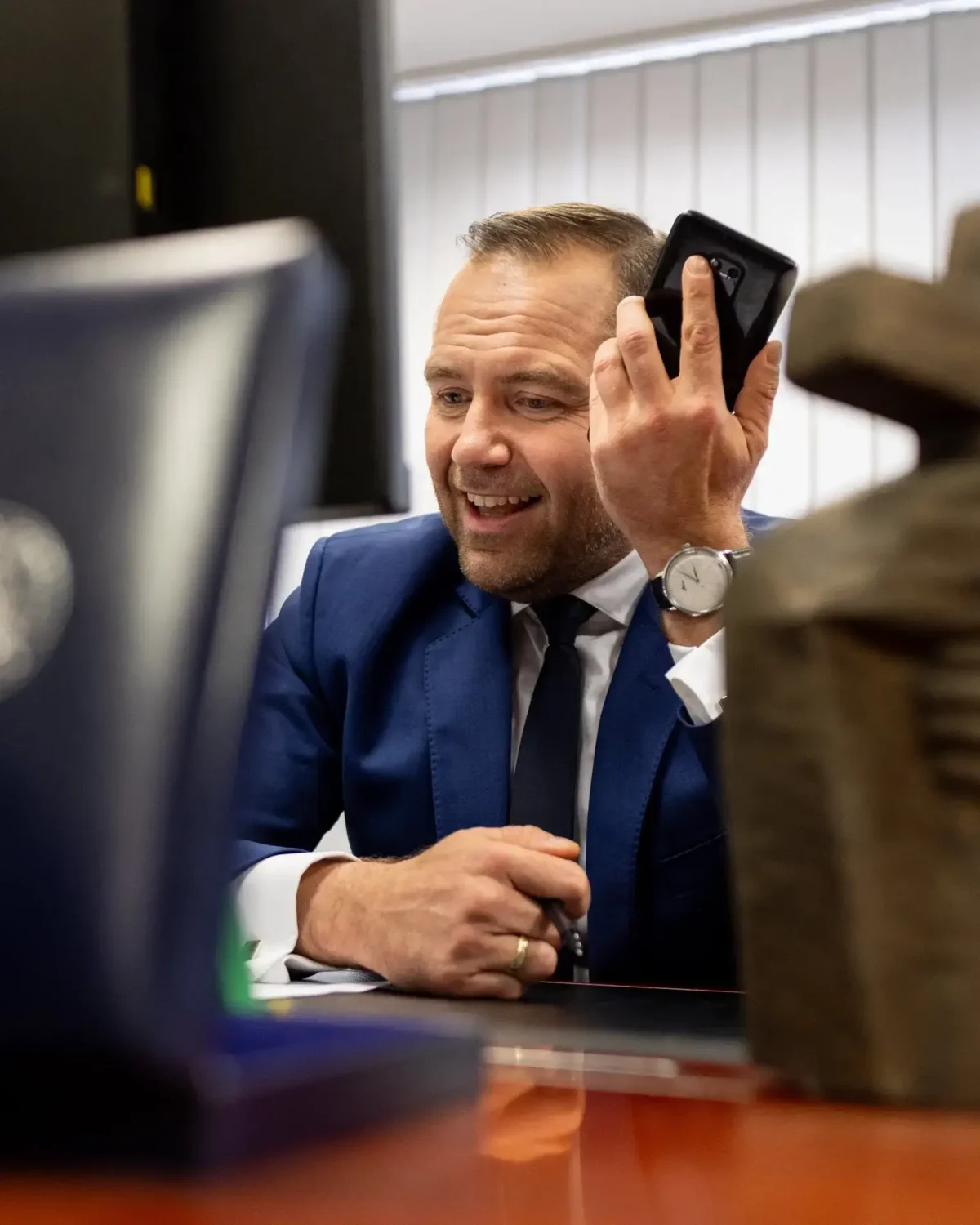 Karol Nawrocki rozmawia przez telefon z Donaldem Trumpem