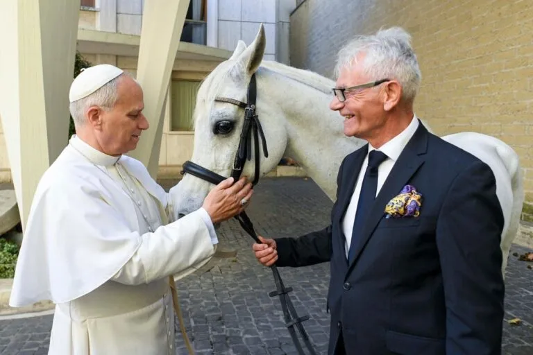 Papież Leon XIV, koń i Polski hodowca