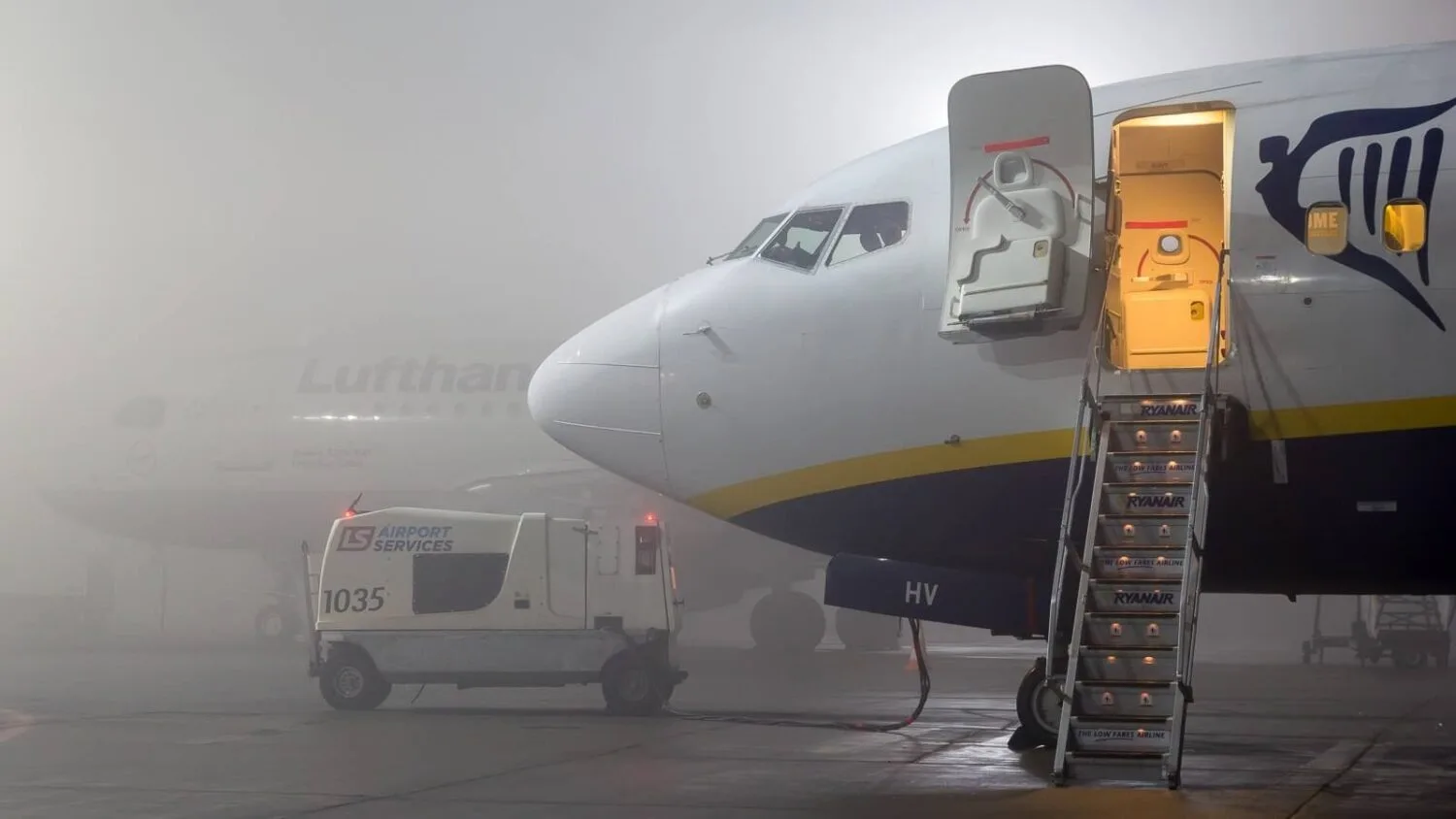 Kraków Airport Mgła paraliżuje pracę lotniska