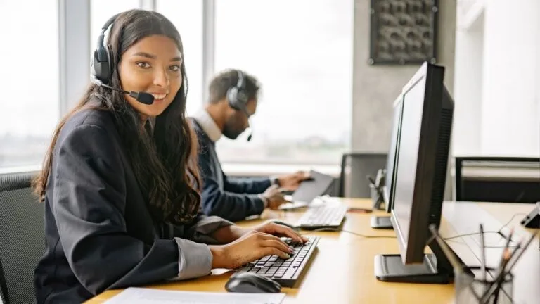 Ukraińcy założyli fikcyjne call center i okradali Polaków. Grozi im 10 lat więzienia