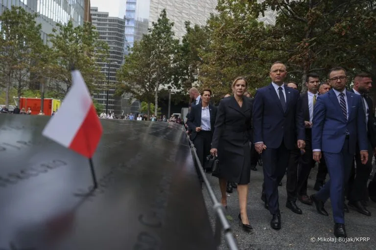 020_Karol_Marta_Nawroccy_pomink_atakow_terrorystycznych_11.09.01_Nowy_Jork_20260919_MWB10567